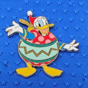 DEC A Jolly Holiday Event 2025 Holiday Fun Mystery Box Donald Duck LE 400 Pin